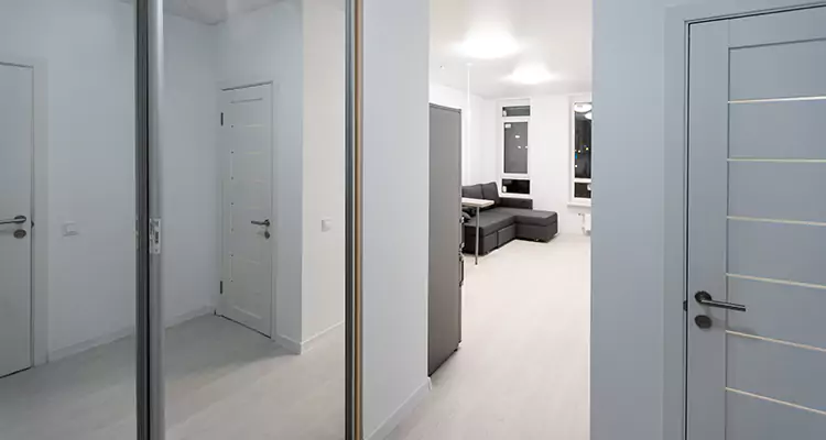 Modern Mirrored Closet Doors Repair in Northdale, FL